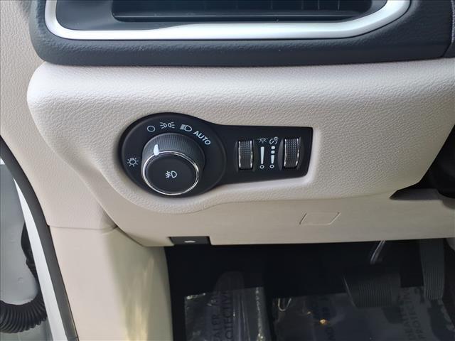 used 2023 Chrysler Pacifica car, priced at $25,995