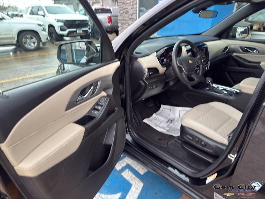 used 2023 Chevrolet Traverse car