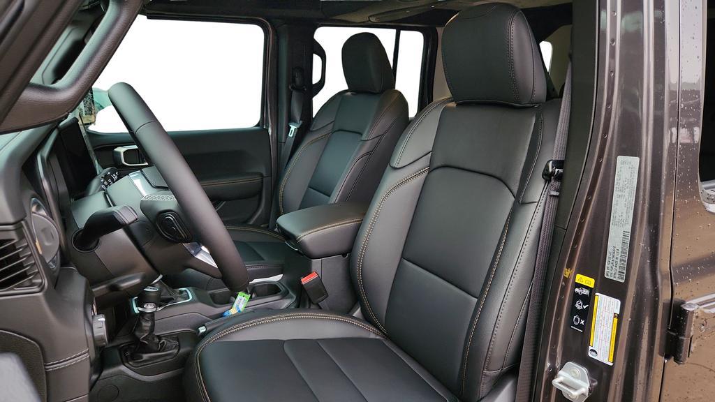 new 2025 Jeep Wrangler car, priced at $55,336