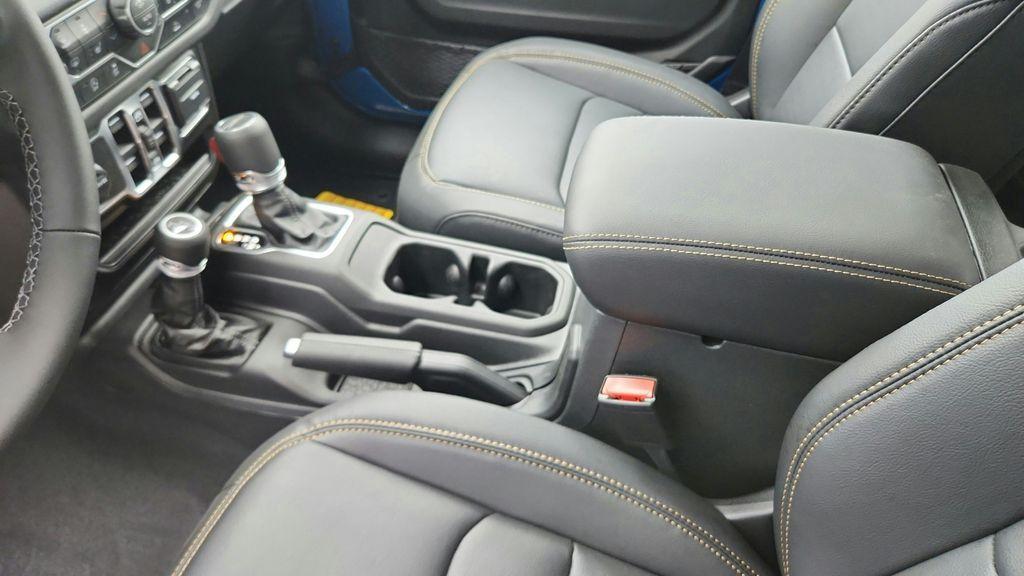 new 2026 Jeep Gladiator car, priced at $44,409