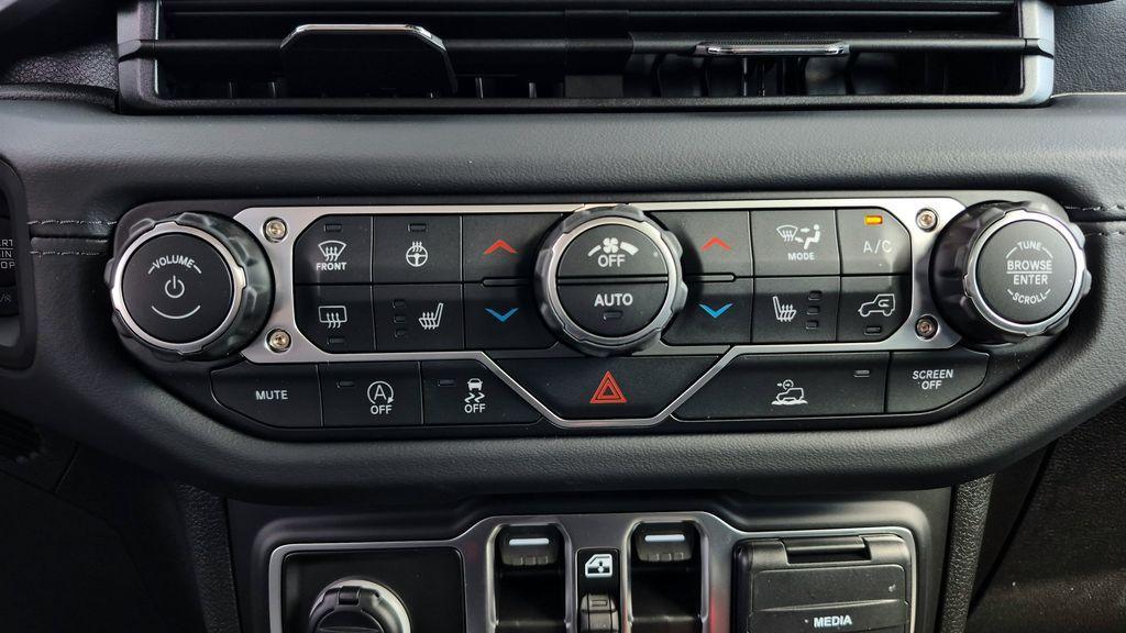 new 2026 Jeep Gladiator car, priced at $45,841