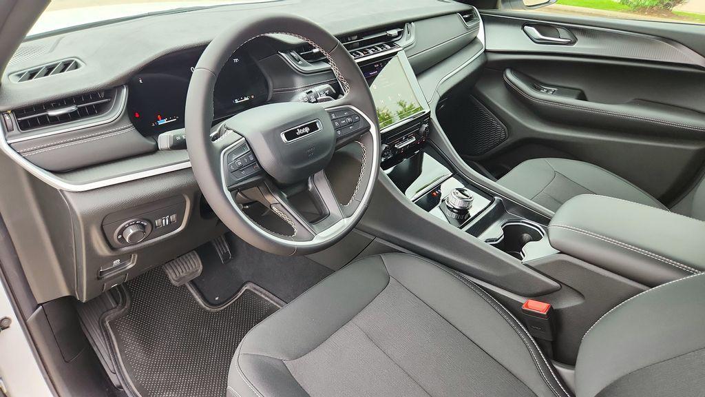 new 2026 Jeep Grand Cherokee car, priced at $31,470
