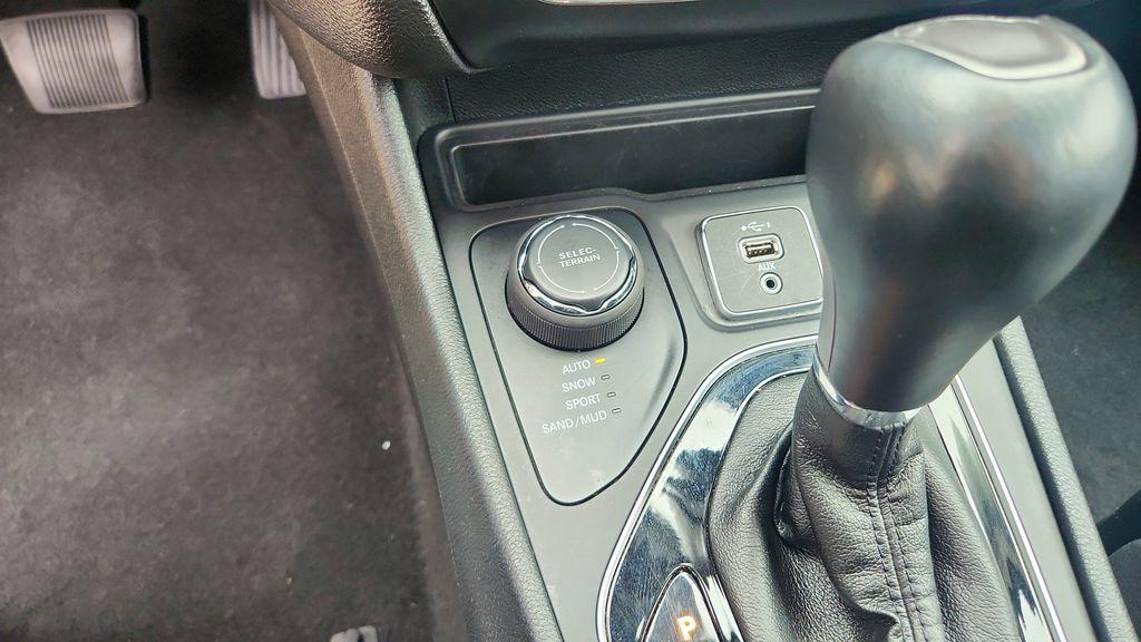 used 2022 Jeep Cherokee car, priced at $20,399