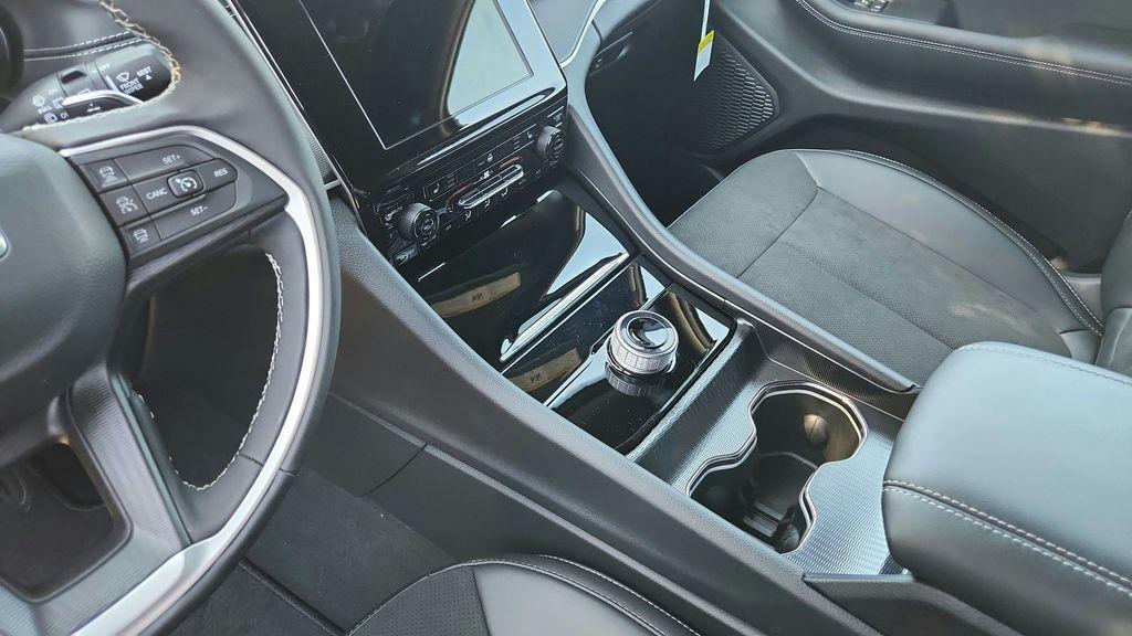 new 2026 Jeep Grand Cherokee car, priced at $41,179