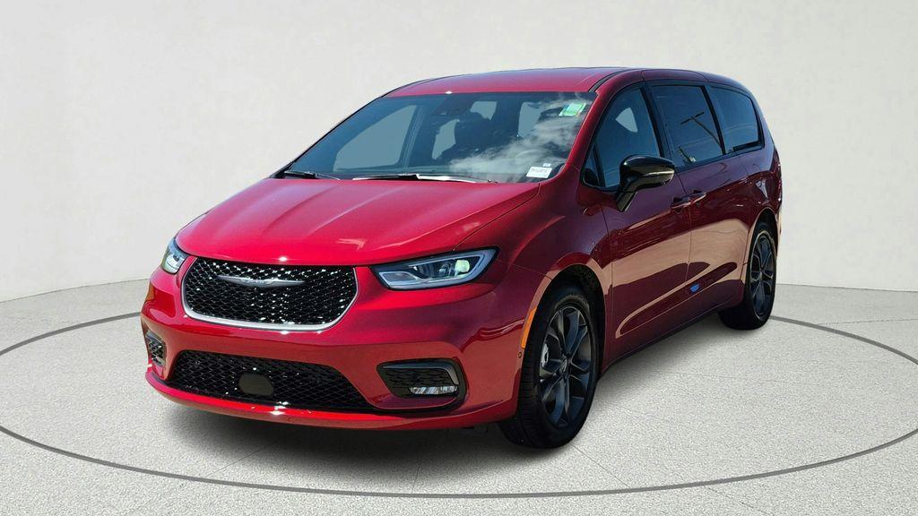 new 2026 Chrysler Pacifica car, priced at $36,569