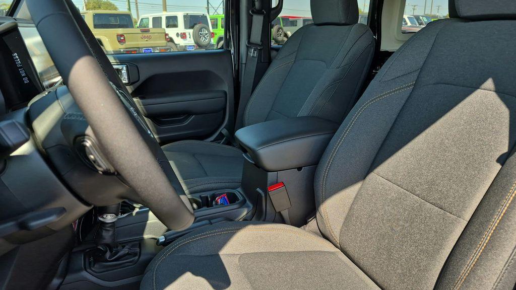 new 2026 Jeep Wrangler car, priced at $45,471