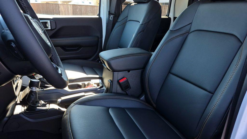 new 2026 Jeep Gladiator car, priced at $44,408