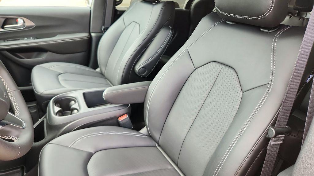 new 2026 Chrysler Pacifica car, priced at $36,649