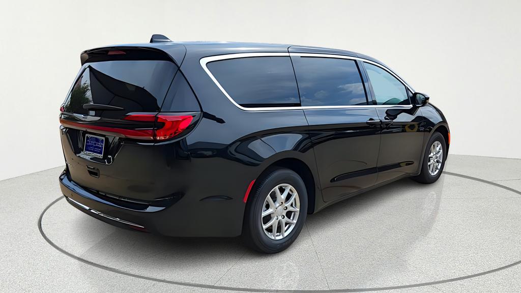 new 2026 Chrysler Pacifica car, priced at $36,649