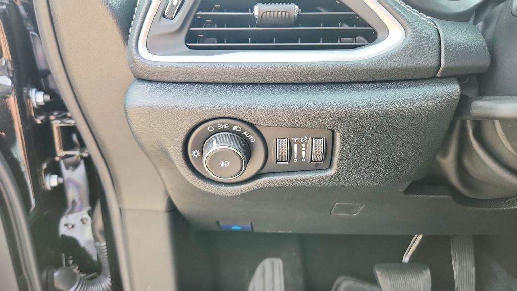 new 2026 Chrysler Pacifica car, priced at $36,649