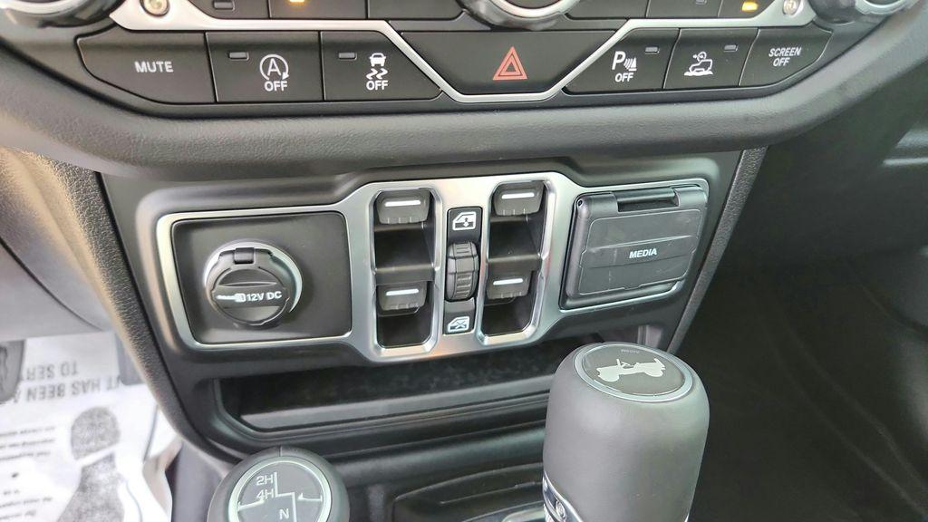 new 2025 Jeep Wrangler car, priced at $50,215