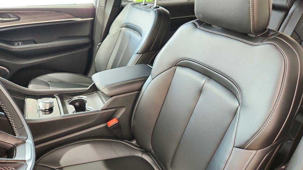 new 2026 Jeep Grand Cherokee L car, priced at $41,801