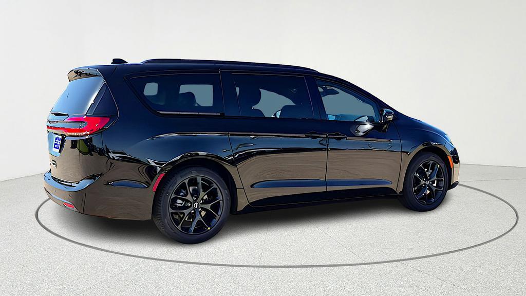 new 2026 Chrysler Pacifica car, priced at $44,363