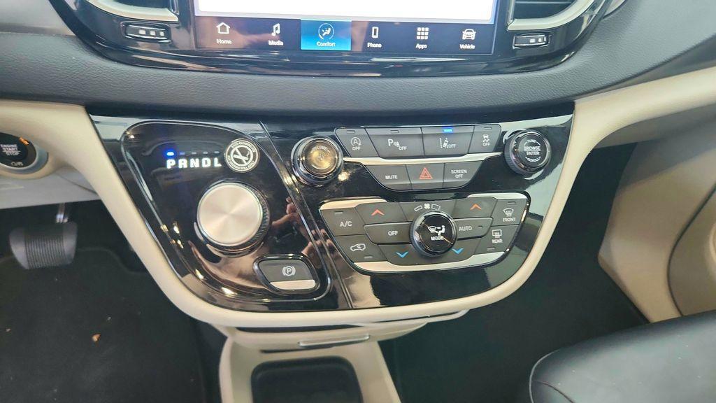 used 2024 Chrysler Pacifica car, priced at $24,777