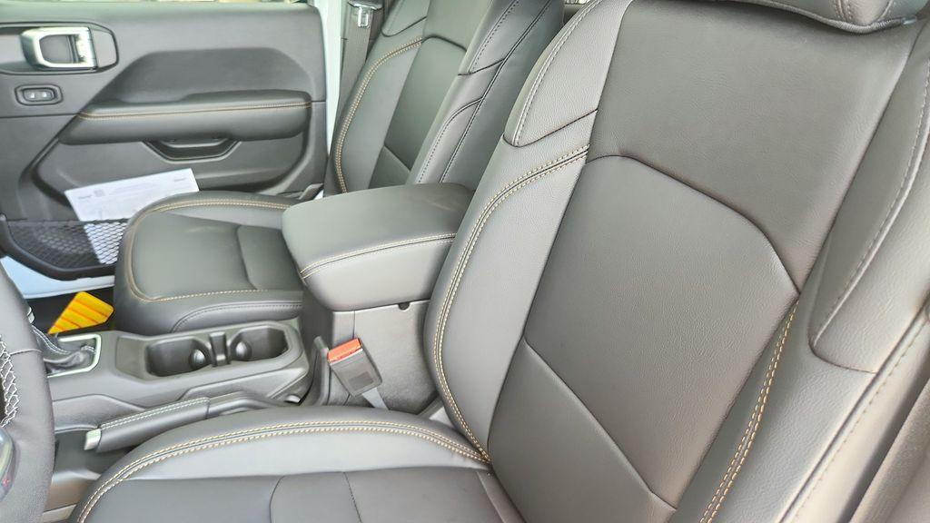 new 2026 Jeep Wrangler car, priced at $47,384
