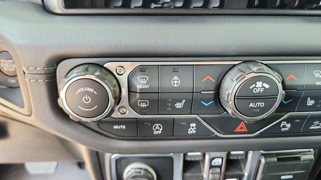 new 2026 Jeep Wrangler car, priced at $47,384