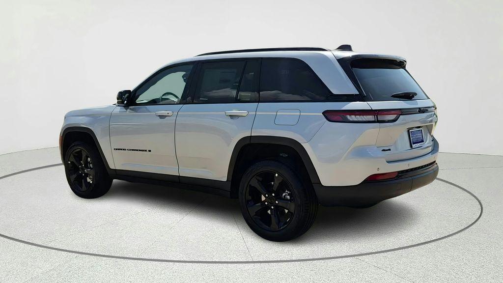 new 2025 Jeep Grand Cherokee car, priced at $47,914