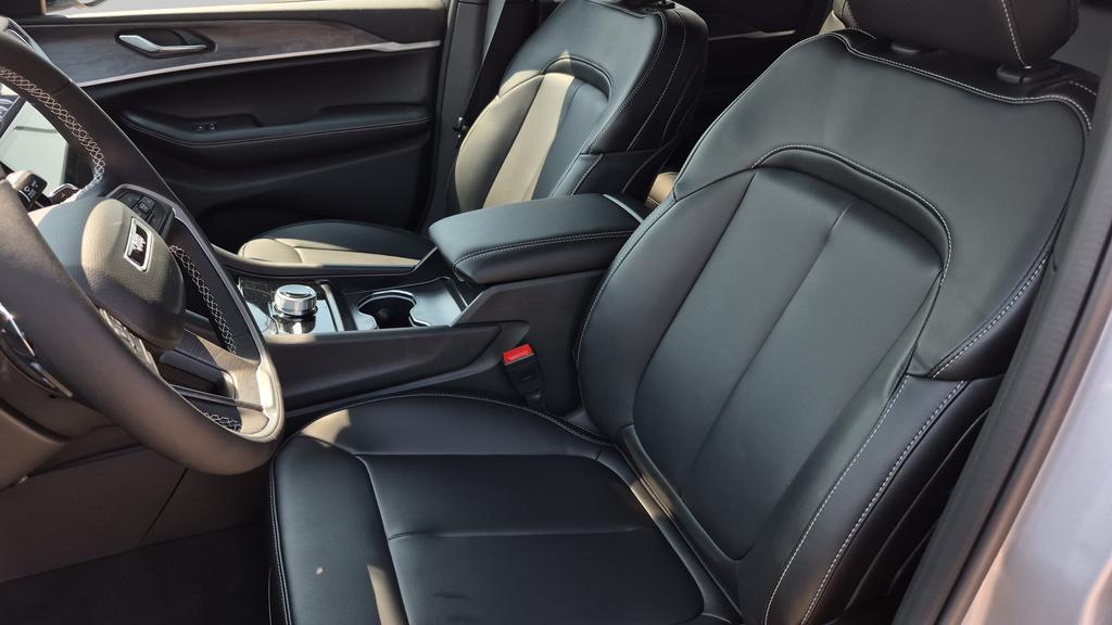 new 2025 Jeep Grand Cherokee car, priced at $47,914