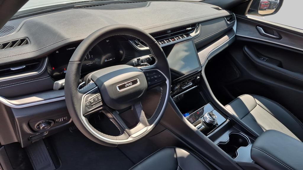 new 2025 Jeep Grand Cherokee car, priced at $47,914