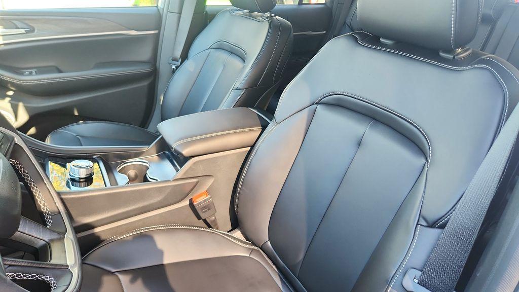 new 2026 Jeep Grand Cherokee car, priced at $42,127