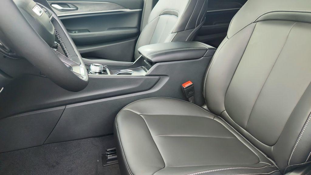 new 2026 Jeep Grand Cherokee car, priced at $44,610