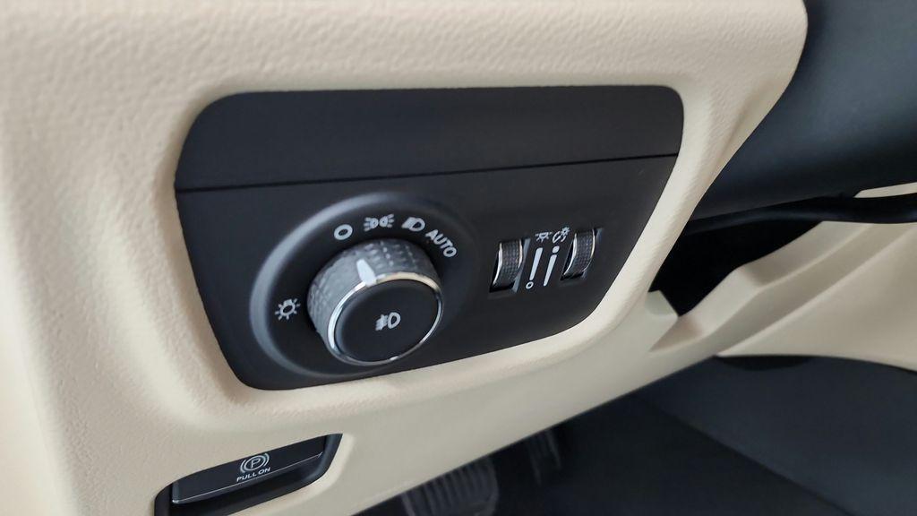 new 2026 Jeep Grand Cherokee car, priced at $42,544