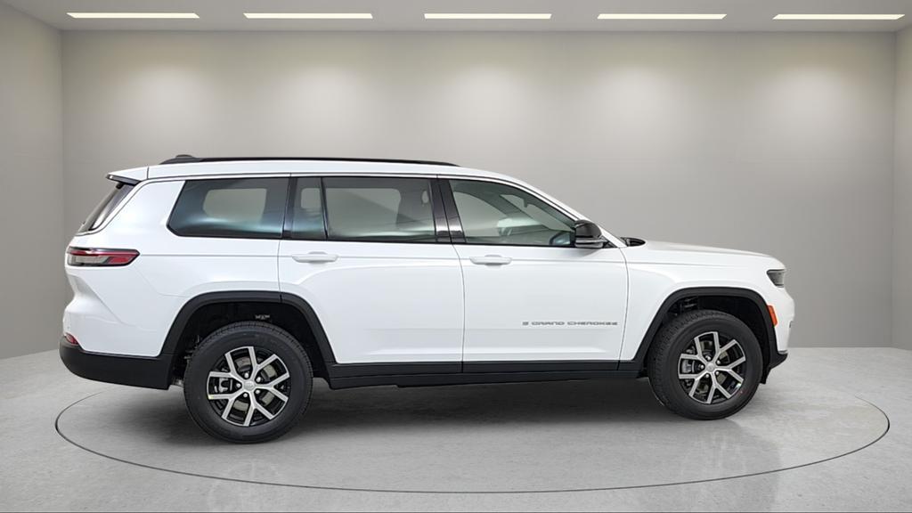 new 2026 Jeep Grand Cherokee car, priced at $42,544