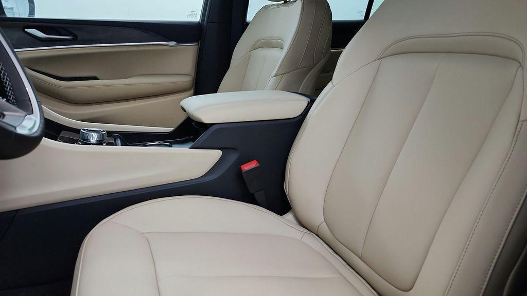 new 2026 Jeep Grand Cherokee car, priced at $42,341