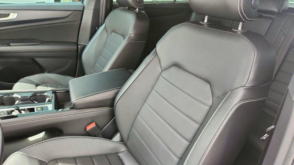 used 2024 Volkswagen Atlas Cross Sport car