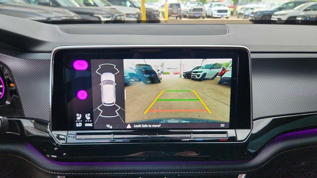 used 2024 Volkswagen Atlas Cross Sport car