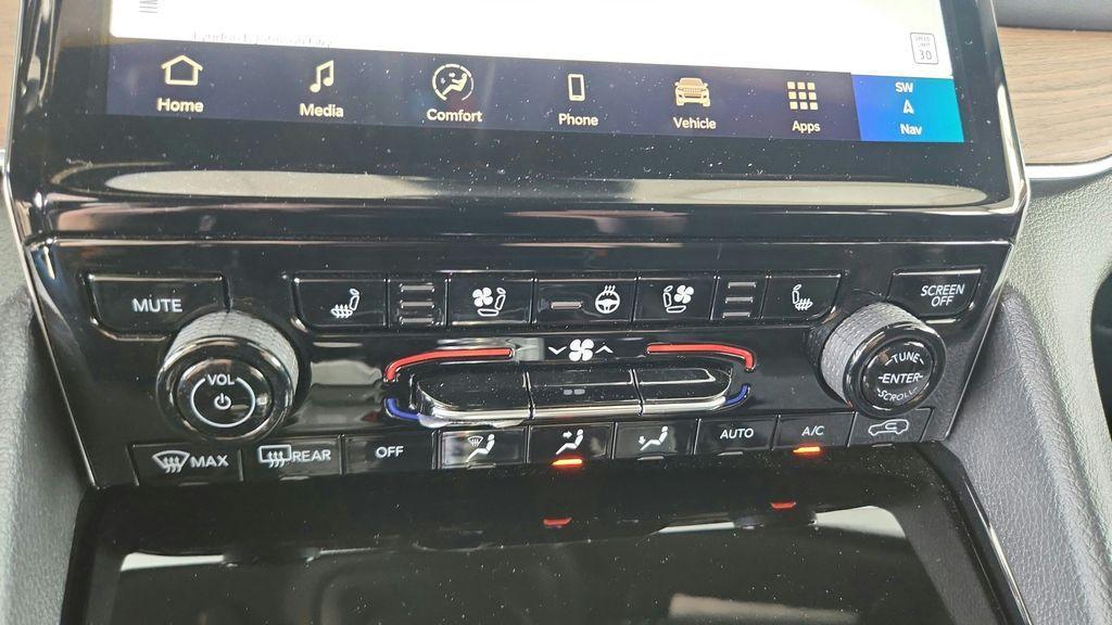 new 2025 Jeep Grand Cherokee L car, priced at $59,472