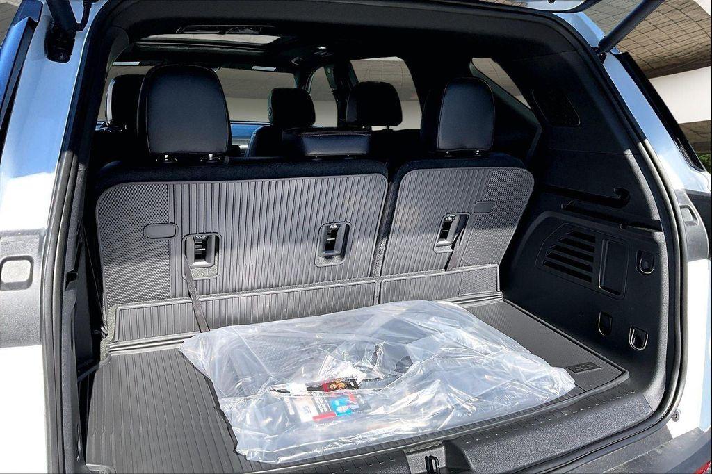 new 2026 Chevrolet Traverse car, priced at $53,154