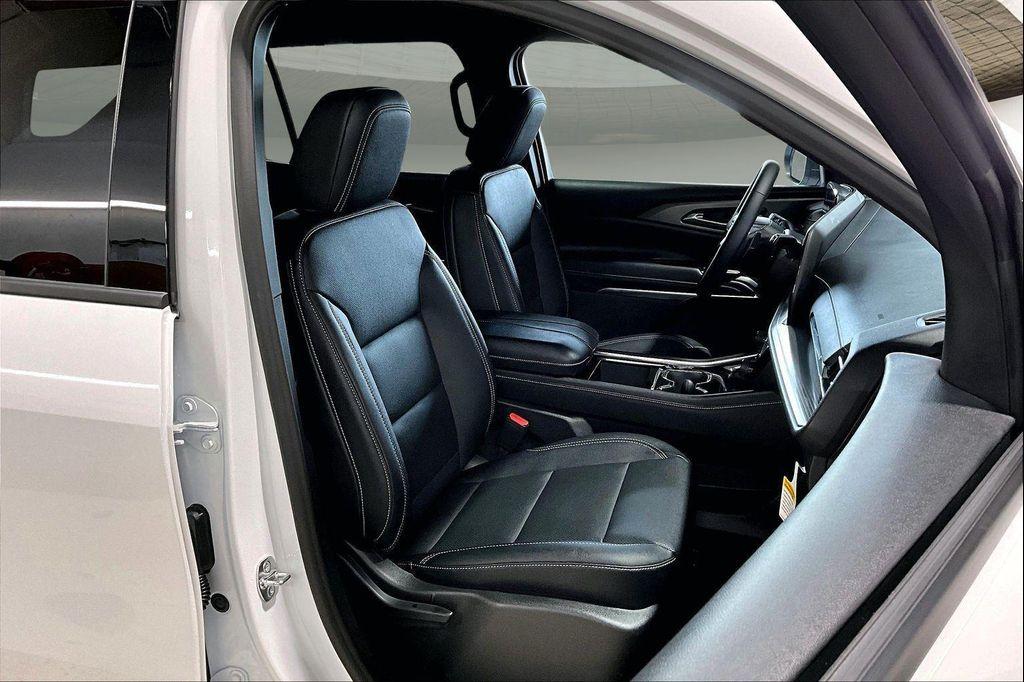 new 2026 Chevrolet Traverse car, priced at $45,073