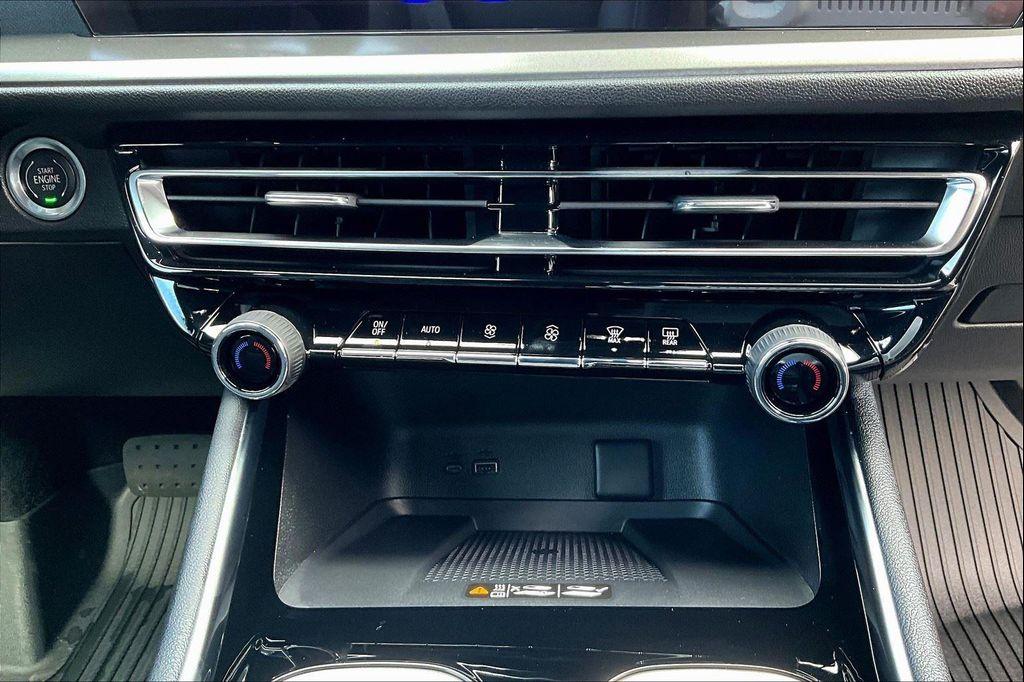 new 2026 Chevrolet Traverse car, priced at $44,470