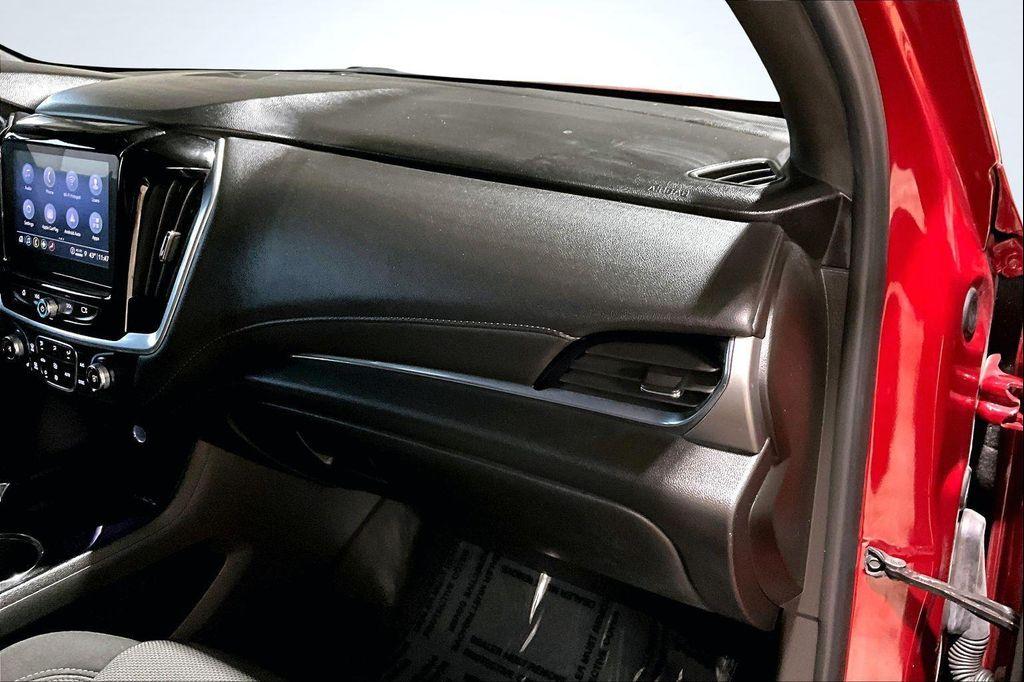 used 2023 Chevrolet Traverse car, priced at $28,995