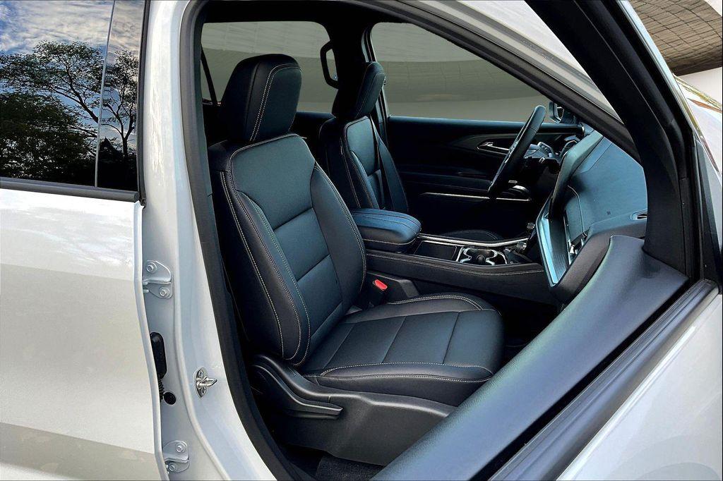 new 2026 Chevrolet Traverse car, priced at $42,970