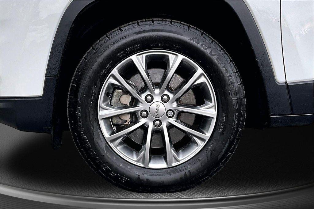 used 2019 Jeep Cherokee car, priced at $13,200