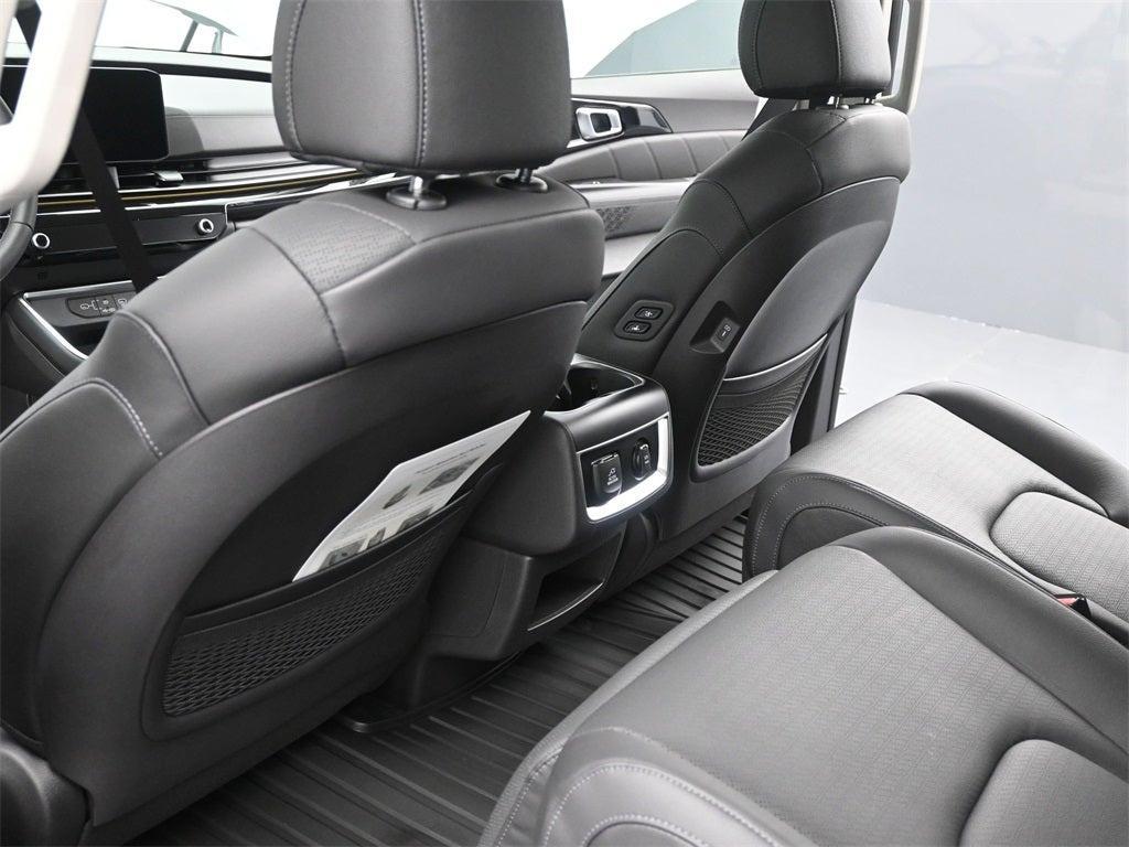 new 2026 Kia Carnival Hybrid car, priced at $52,136