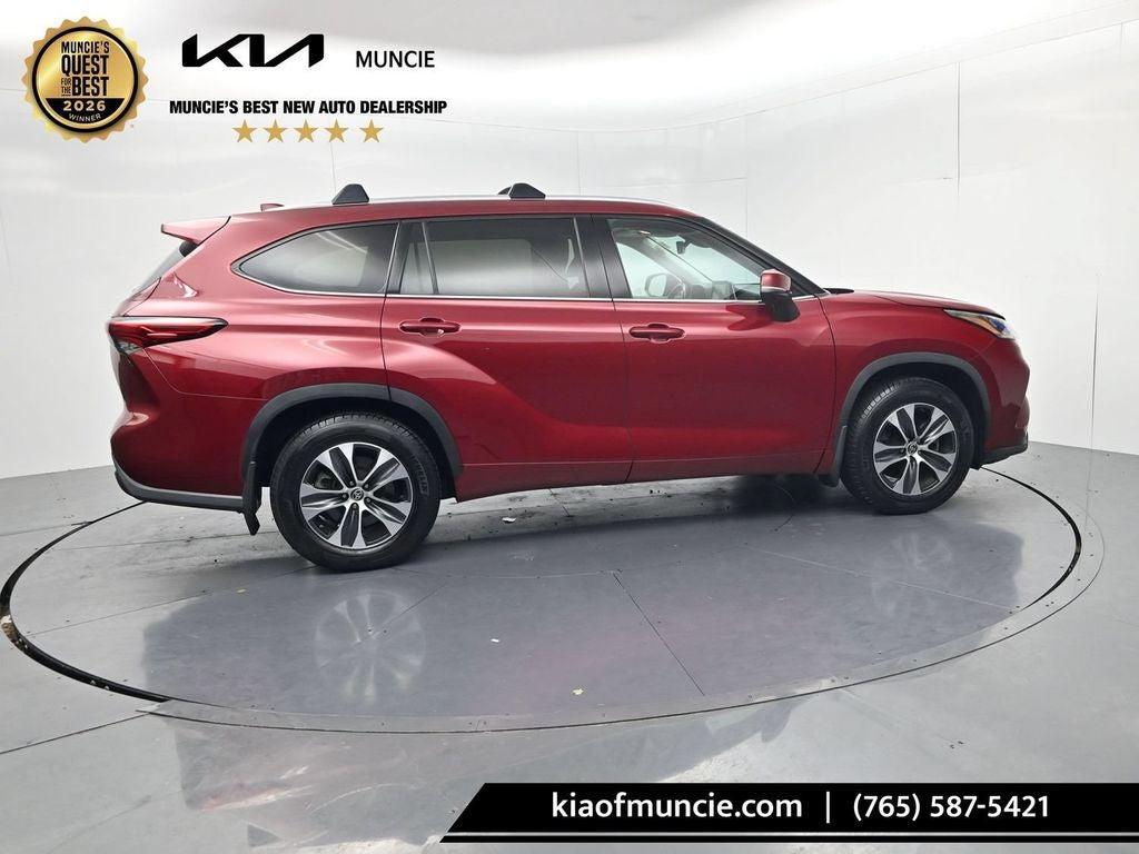used 2020 Toyota Highlander car, priced at $24,156