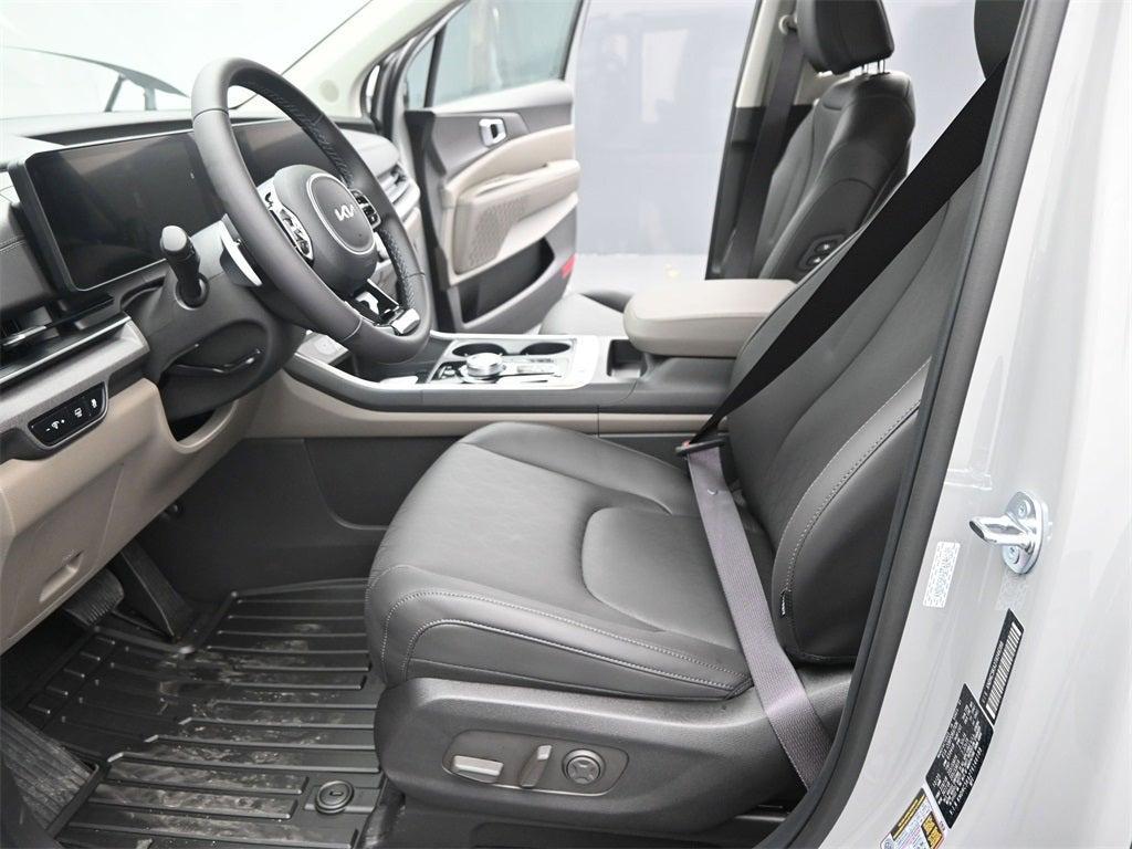 new 2026 Kia Carnival Hybrid car, priced at $44,272