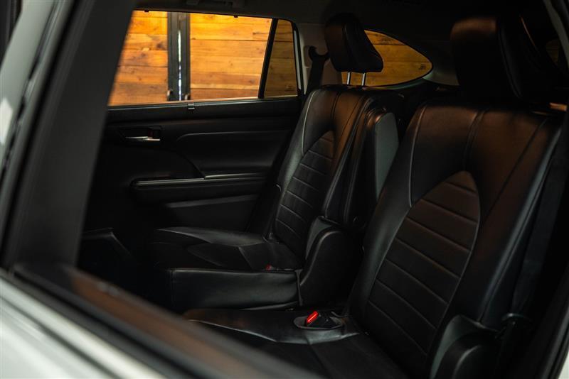 used 2022 Toyota Highlander car, priced at $29,194