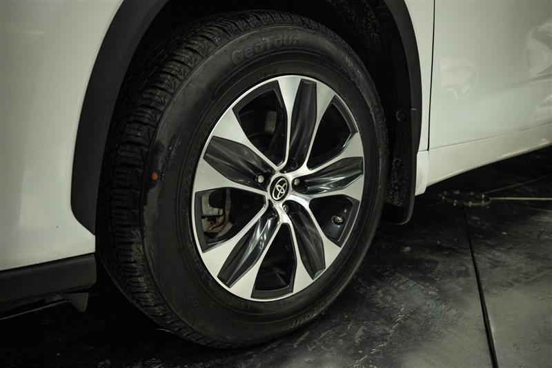 used 2022 Toyota Highlander car, priced at $29,194