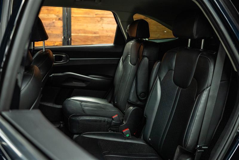 used 2024 Kia Sorento Hybrid car, priced at $30,995