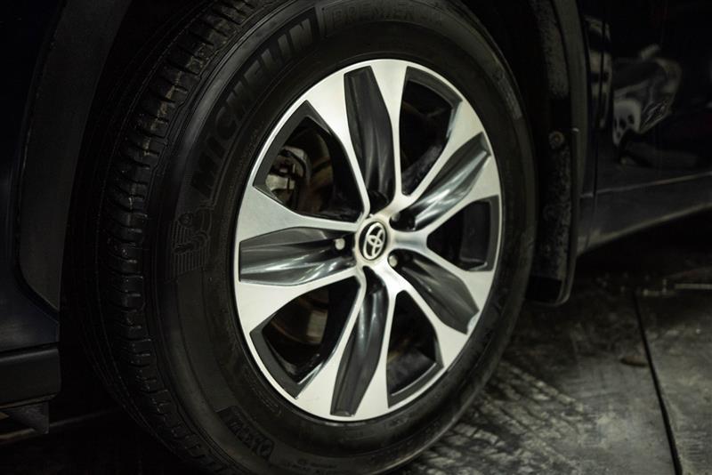 used 2022 Toyota Highlander car, priced at $27,465