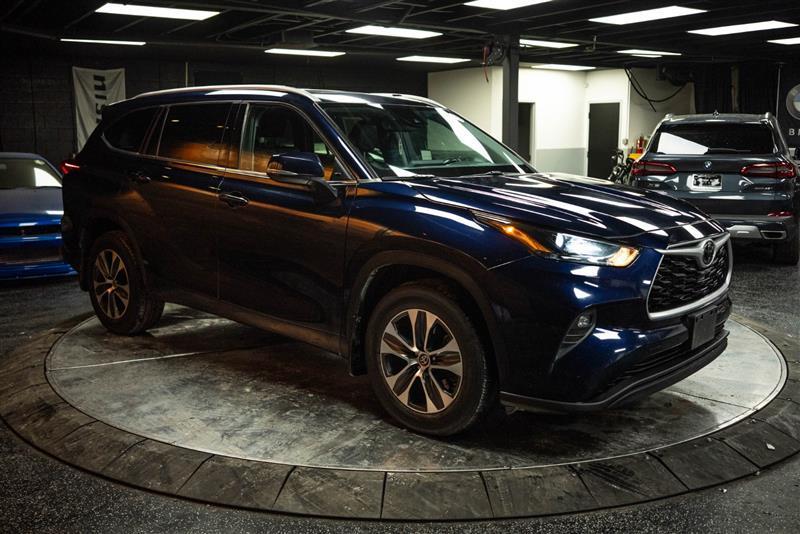 used 2022 Toyota Highlander car, priced at $27,465
