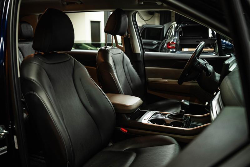 used 2025 Kia Carnival car, priced at $32,995