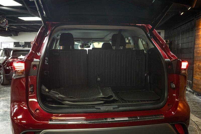 used 2022 Toyota Highlander car, priced at $27,593