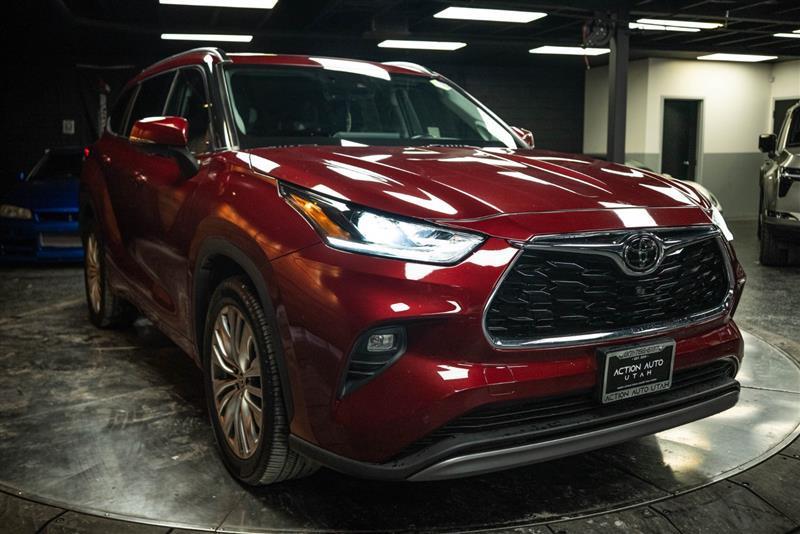 used 2022 Toyota Highlander car, priced at $27,593