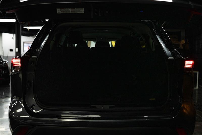 used 2021 Toyota Highlander car, priced at $25,995