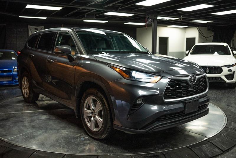 used 2021 Toyota Highlander car, priced at $25,995